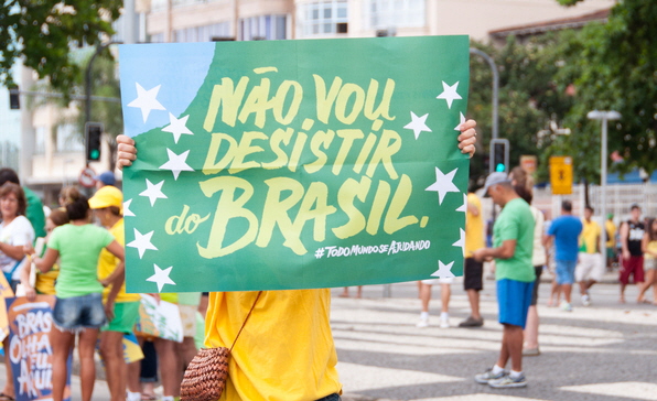 [이슈인포그래픽] 보우소나르 브라질 대통령, 코로나19 관련 막말 기행에 지지도 추락 